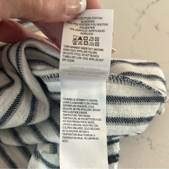 ⭐️Lucky Brand,Slimming,Vertical Striped Black/Cream,Top,Pull-Over,Size L - Picture 6 of 12